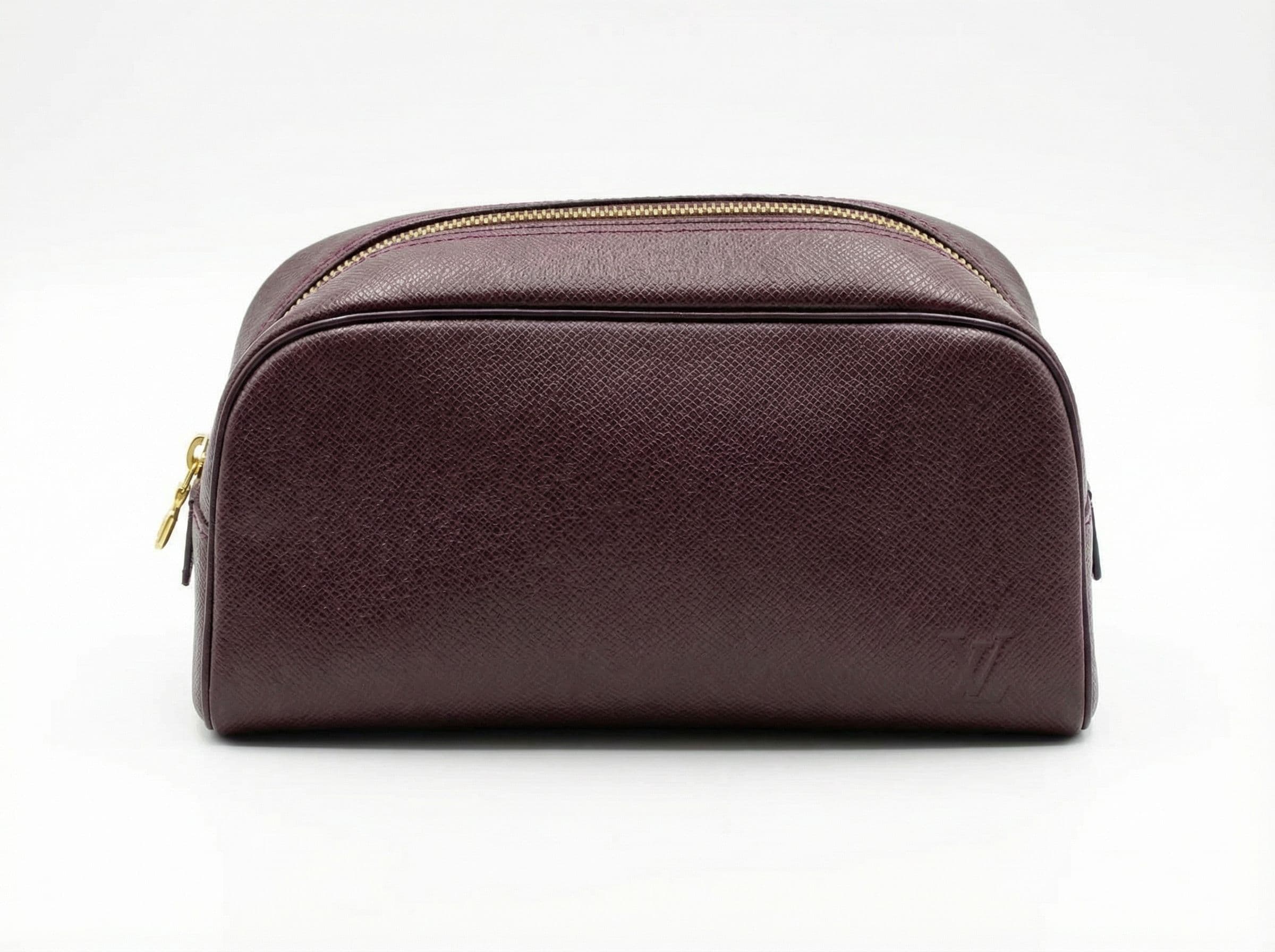 Louis Vuitton True Toilette PM Taiga Bordeaux - Image 3