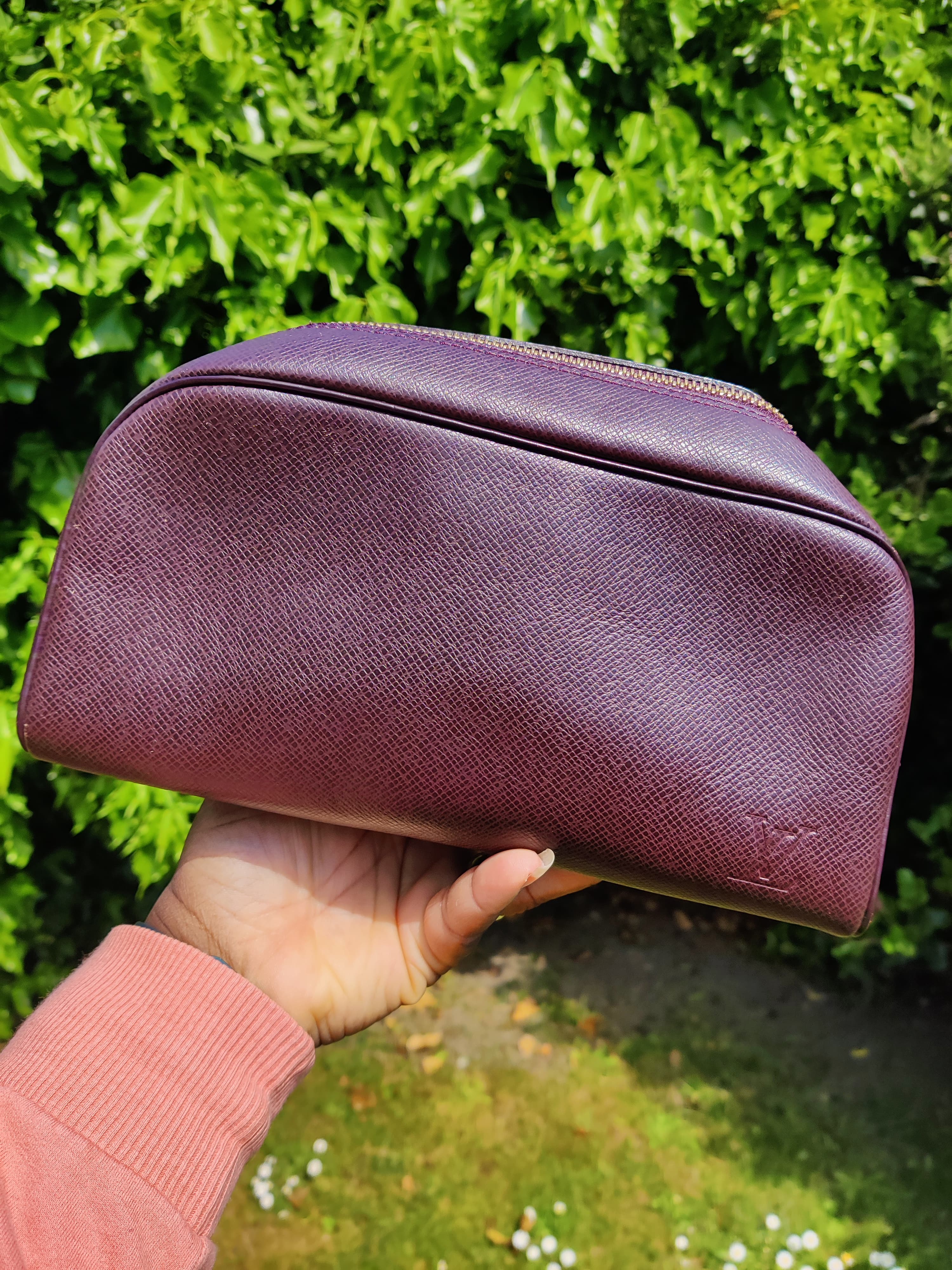 Louis Vuitton True Toilette PM Taiga Bordeaux - Image 3